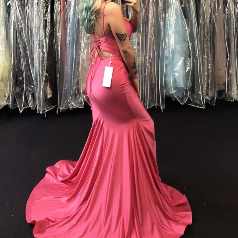 Ellie Wilde prom dress size 4 - Picture 2 of 7